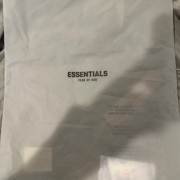 *BRAND NEW WITH TAGS* Essentials Fear of God 'Essentials' Women's XXL Tee - Picture 7 of 8
